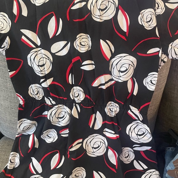 Cherokee scrub top - Picture 2 of 3